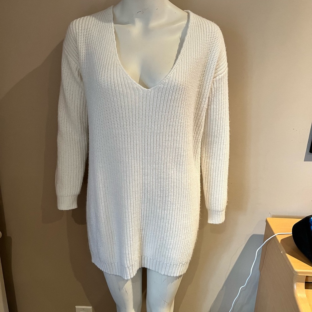 Women's V-Neck Sweater - White
